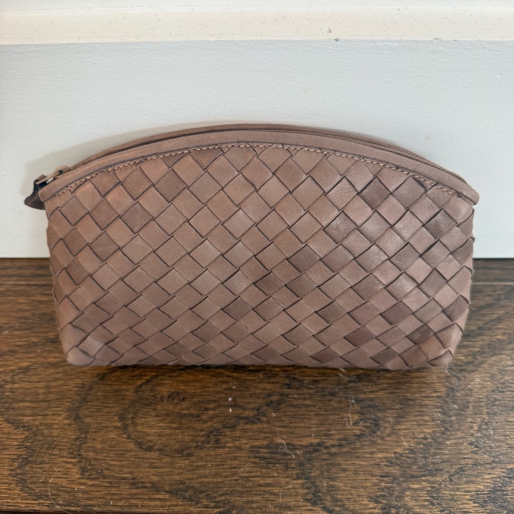 Elegant Woven Cosmetics Bag